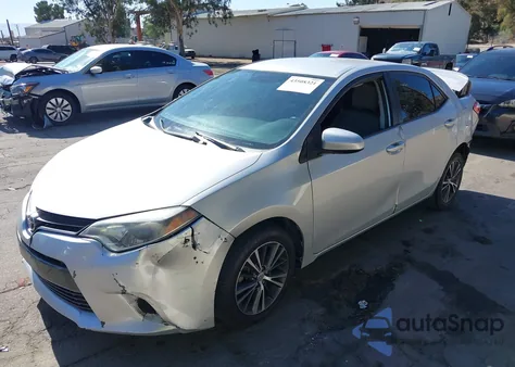 2016 Toyota Corolla Le Plus z USA, uszkodzony, nr VIN 5YFBURHE8GP385261